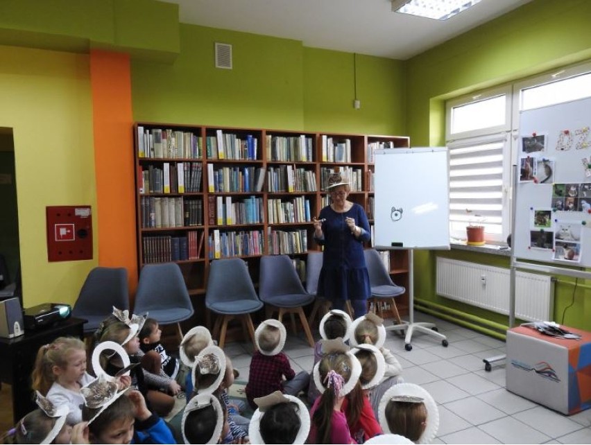 Zdjęcia z różnych wydarzeń, które organizowała biblioteka w...