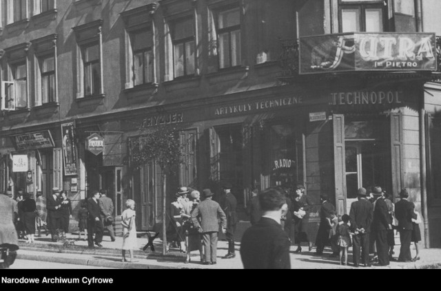 Częstochowa w latach 1918-1939.

Zobacz kolejne zdjęcia. Przesuwaj zdjęcia w prawo - naciśnij strzałkę lub przycisk NASTĘPNE

