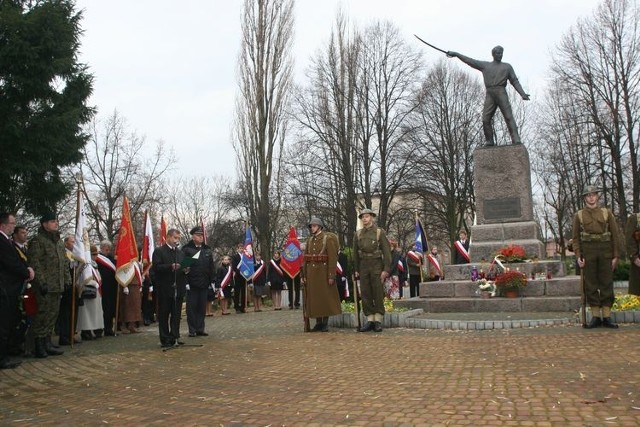 Uroczystości w Tychach odbyły się pod pomnikiem Powstańca Śląskiego