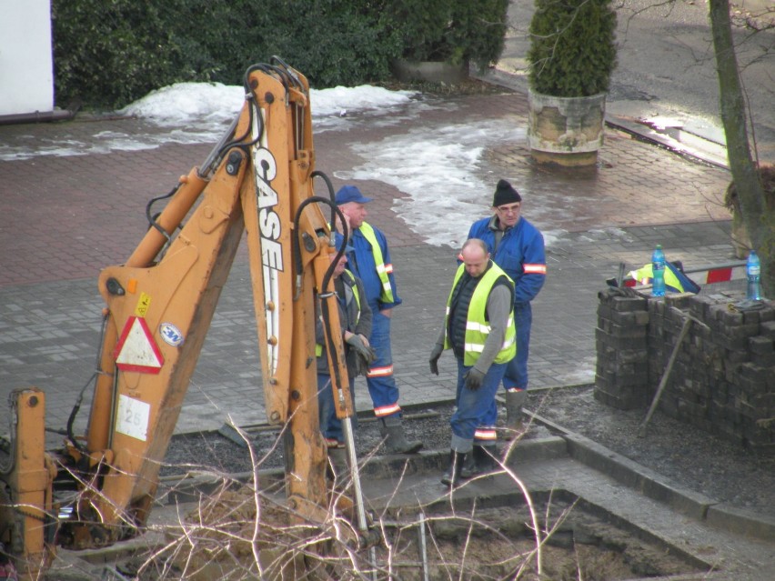 Awaria sieci wodociągowej na ul. Piastowskiej w Radomsku 