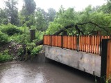 Lubliniec. Rzeki przybrały po opadach deszczu. Strażacy wypompowywali wodę z zalanych posesji