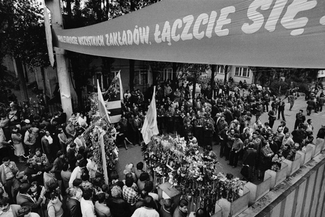 Sierpień 80. Zdjęcia strajku w Stoczni Gdańskiej z archiwum Stanisława Składanowskiego