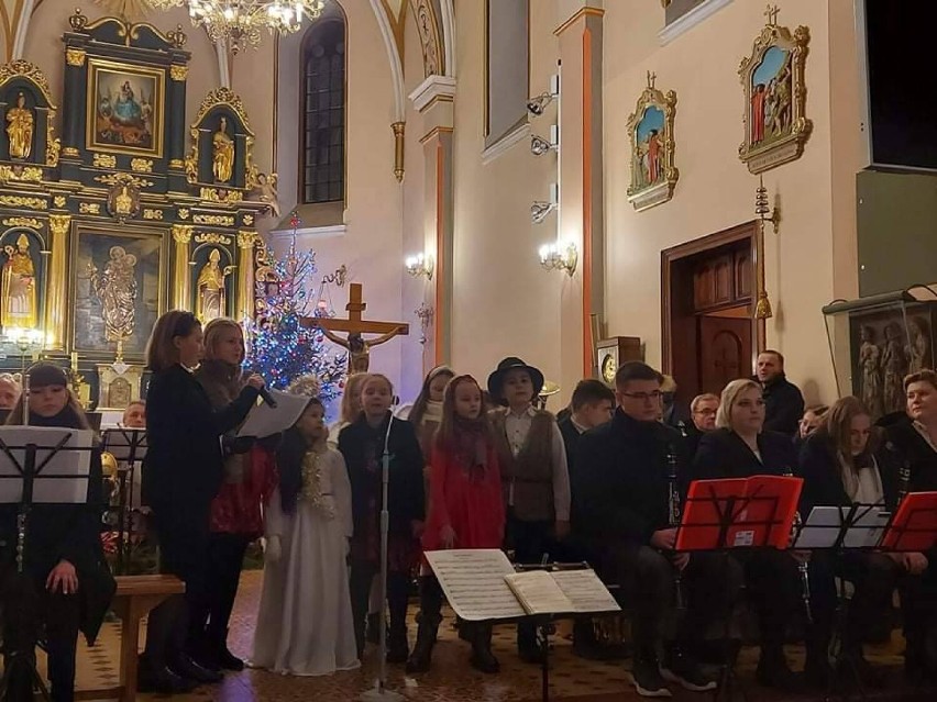 Koncert kolęd w parafii w Grocholicach-Bełchatowie,...