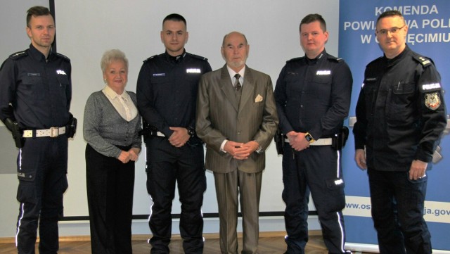 Seniorzy z Oświęcimia osobiście podziękowali policjantom za uratowanie życia panu Januszowi