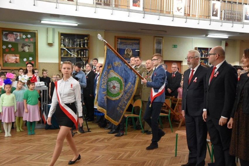 Akademia w SP nr 5 w Wejherowie zainaugurowała powiatowo – miejskie obchody Dnia Niepodległości [ZDJĘCIA]