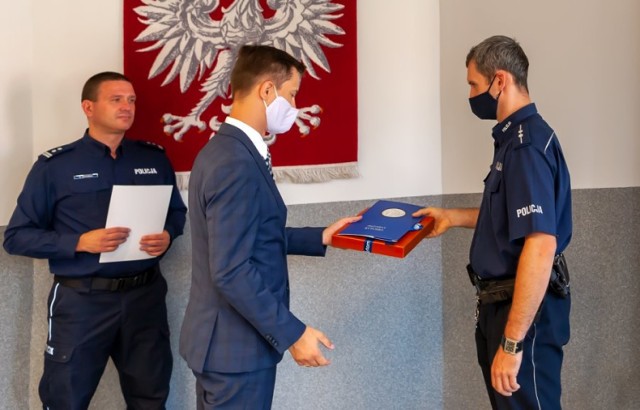 Wybrano najlepszego dzielnicowego w Bytomiu. Zobacz kolejne zdjęcia. Przesuwaj zdjęcia w prawo - naciśnij strzałkę lub przycisk NASTĘPNE >>>