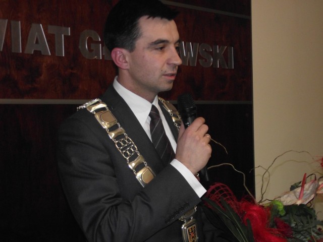 Starosta głogowski Rafael Rokaszewicz, w dniu wyboru na to stanowisko, obchodził 37. urodziny.