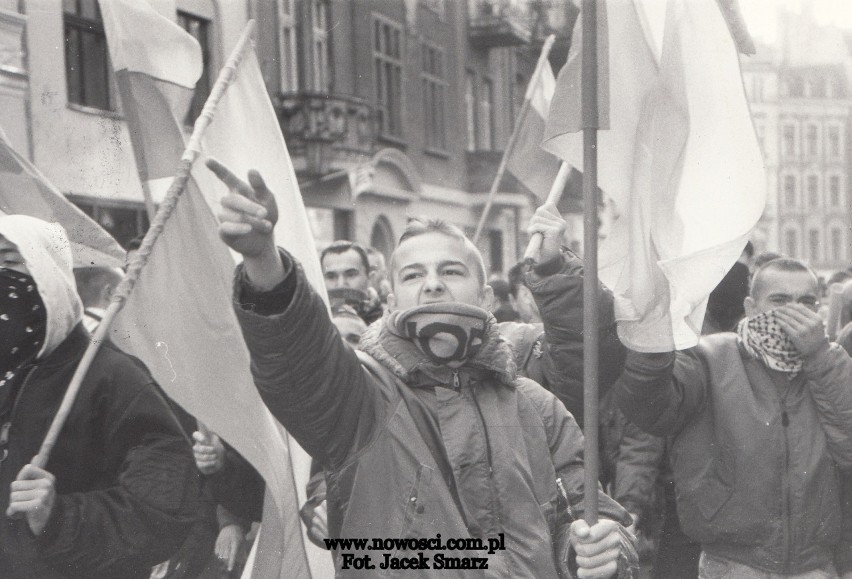 Skini i antyfaszyści, czyli pamiętny dzień niepodległości w Toruniu w 1994 roku [ZDJĘCIA]