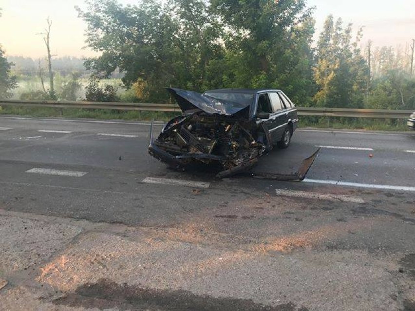 Wypadek w Nieporęcie. Zderzenie dwóch samochodów, jeden z...