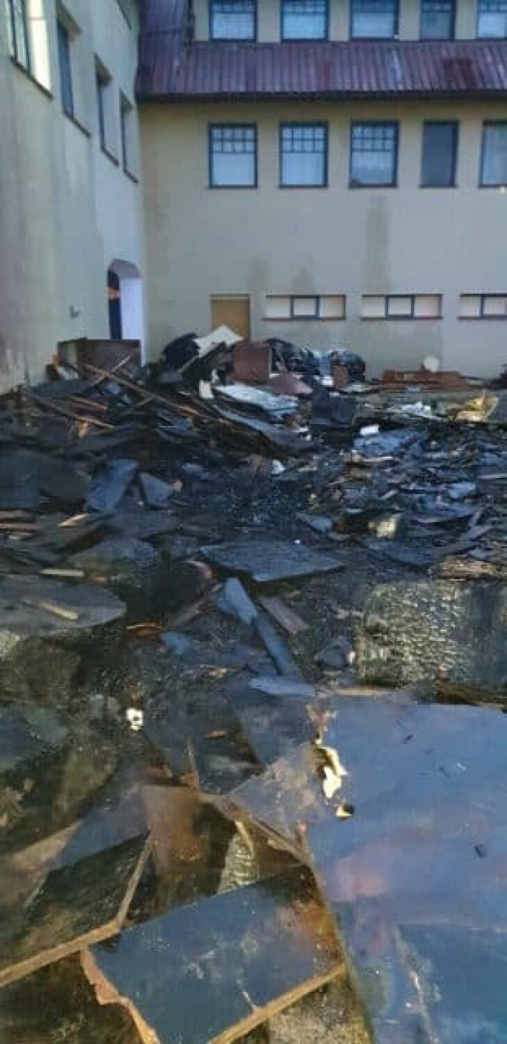 Pożar w Jarosławcu. Palił się dawny ośrodek wczasowy [zdjęcia]