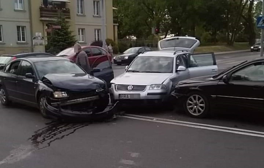 Wypadek na skrzyżowaniu Narutowicza i Kościuszki w Radomsku. Zderzyły się 3 samochody, sprawca pijany