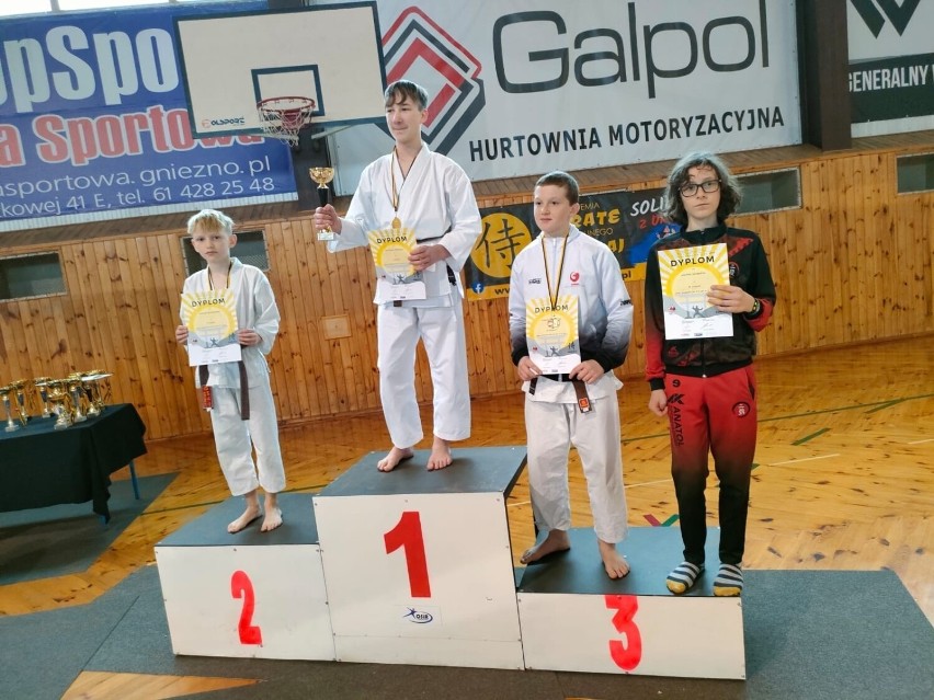 Zielonogórscy karatecy zdobyli w Trzemesznie 12 medali.