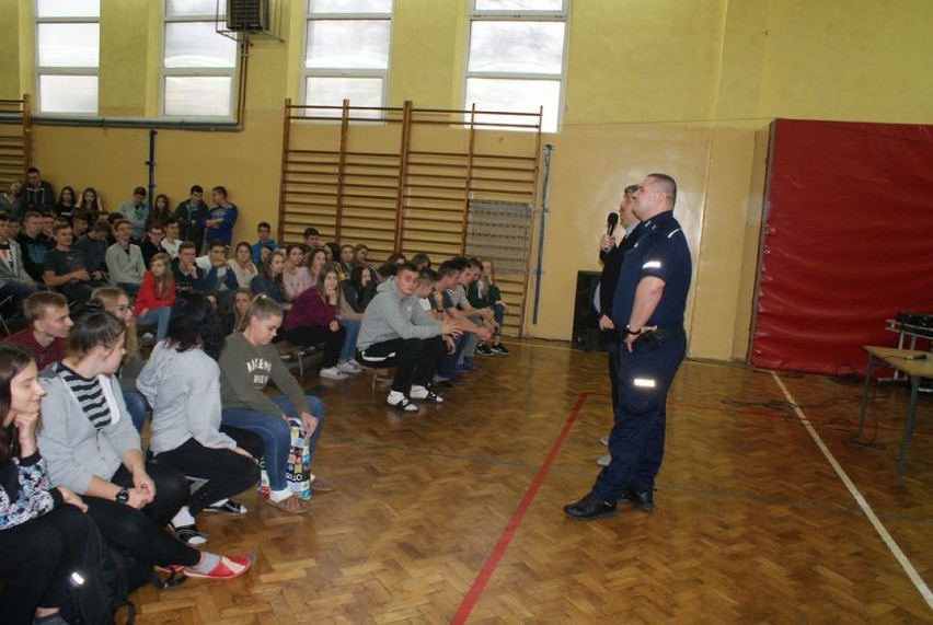 Łęczyccy policjanci rozmawiali z uczniami z "Grodzkiej" 