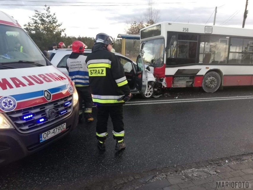 Wypadek na Oświęcimskiej w Opolu. Zderzyły się trzy pojazdy.