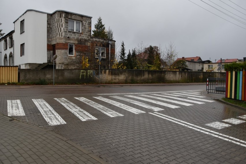 Bezpieczne czy niebezpieczne przejście dla pieszych w Bolszewie? ,,Zebra" na skrzyżowaniu ulic Długiej i Orzechowej [ZDJĘCIA]