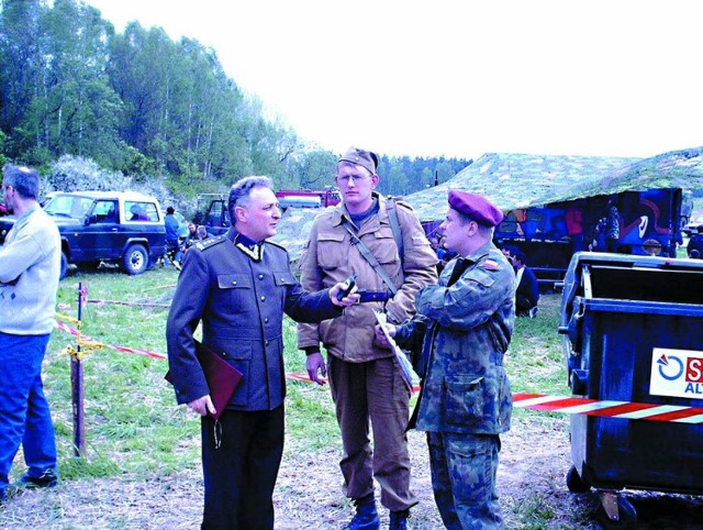 Kadry z corocznych imprez miłośników militariów i fortyfikacji organizowanych w latach 2003 - 2012 w Boryszynie (gm. Lubrza)