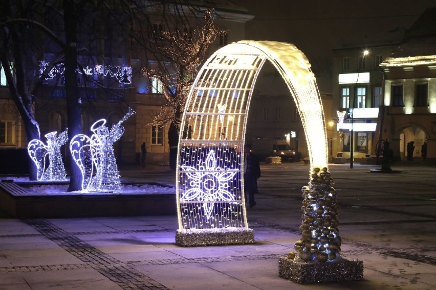 W Kielcach już świątecznie. Zobacz niezwykłe iluminacje [WIDEO, zdjęcia]