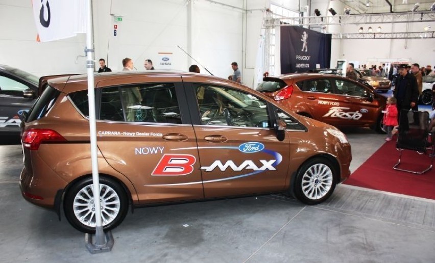 Ford B-Max i stoisko Forda Carrara