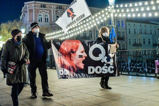 To kolejna manifestacja w Kujawsko-Pomorskiem. Tym razem Strajk Kobiet w Bydgoszczy zorganizowano w rocznicę wprowadzenia stanu wojennego