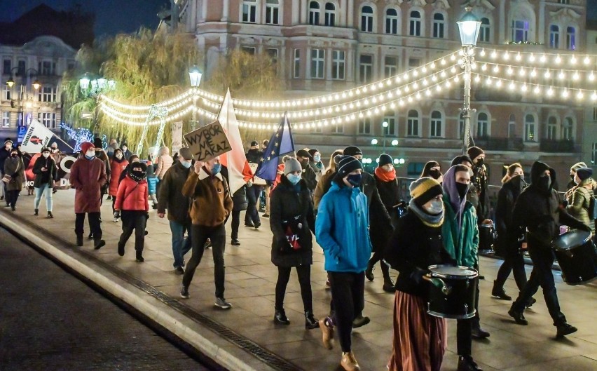 Uczestnicy Strajku Kobiet przeszli z ulicy Gdańskiej ulicą...