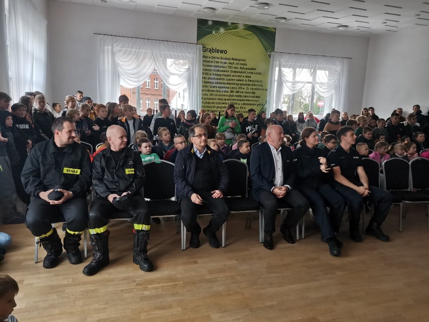 WODR w Lesznie sprezentował szkole w Grąblewie sprzęt do nauki pierwszej pomocy