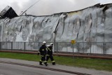 Pożar hali produkcyjno - magazynowej w Skórczu. Ratownicy wciąż pracują na miejscu pożaru w Iglotexie. Trwa proces spalania amoniaku 