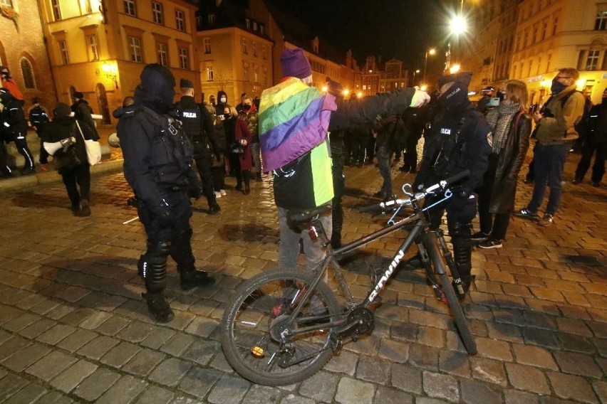 Zobacz zdjęcia z piątkowego protestu kobiet na ulicach Wrocławia