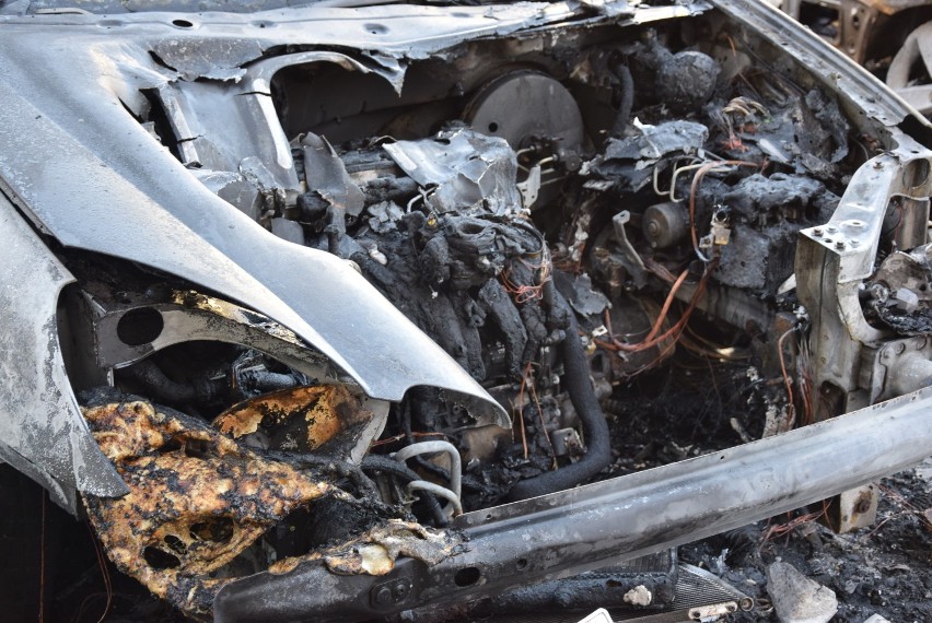 W Gorzowie przy ul. Kwiatowej spłonęły trzy samochody