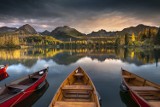 Szczyrbskie Jezioro w Tatrach to strzał w dziesiątkę na jesienną wycieczkę. Klimat jak w Dolomitach lub Alpach. To HIT tegorocznej jesieni! 