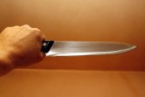 Olszanica: Po awanturze rodzinnej pijany ugodził nożem policjanta
