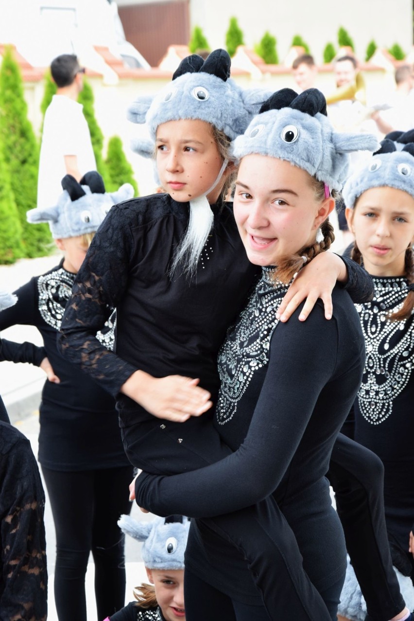 Olimpiada Dziecięcych Drużyn Pożarniczych 2019 w Wieruszowie. Parada uczestników [ZDJĘCIA, WIDEO]