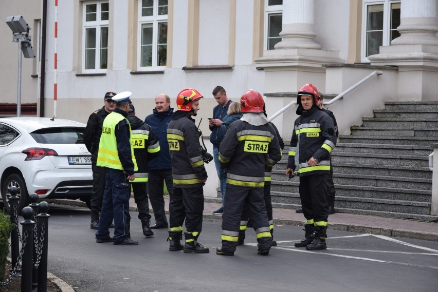 Alarm bombowy w wieluńskim starostwie[AKTUALIZACJA, FOTO, WIDEO]