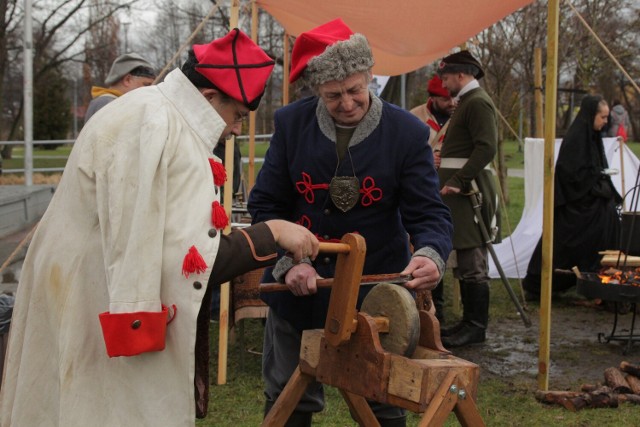 25 marca 2023 roku w Miejskim Parku w Redzie przenieśliśmy się na moment w czasie, za sprawą rekonstrukcji Grupy Historycznej Niepodległość 1863.