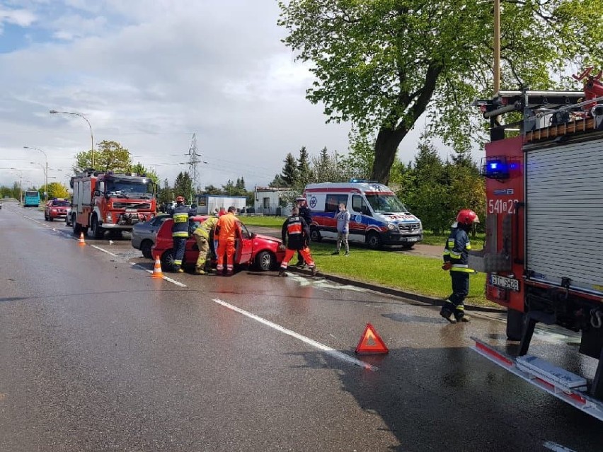 Policjanci wyjaśniają okoliczności wczorajszego wypadku na Rokickiej [ZDJĘCIA] 