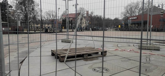 Urząd Miasta Malborka zamówił części zamienne, które zastąpią uszkodzone fragmenty podziemnej instalacji na pl. Jagiellończyka.