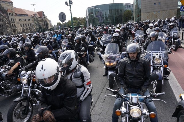 Parada Motocyklowa Solidarności w Poznaniu 2018: Kilkuset motocyklistów na ulicach miasta