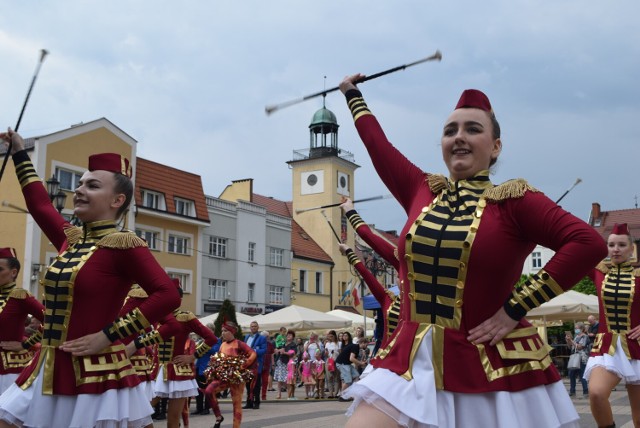 W Rybniku trwa 30. Międzynarodowy Festiwal Orkiestr Dętych "Złota Lira"

Zobacz kolejne zdjęcia. Przesuwaj zdjęcia w prawo - naciśnij strzałkę lub przycisk NASTĘPNE