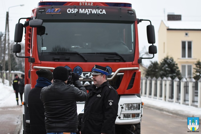 gm. Nowogród. Strażacy ochotnicy mają nowy wóz ratowniczo - gaśniczy [Zdjęcia]