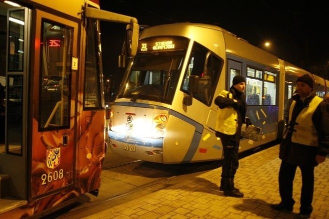 Wrocław: Kolizja tramwajów przy Moście Szczytnickim (GALERIA)