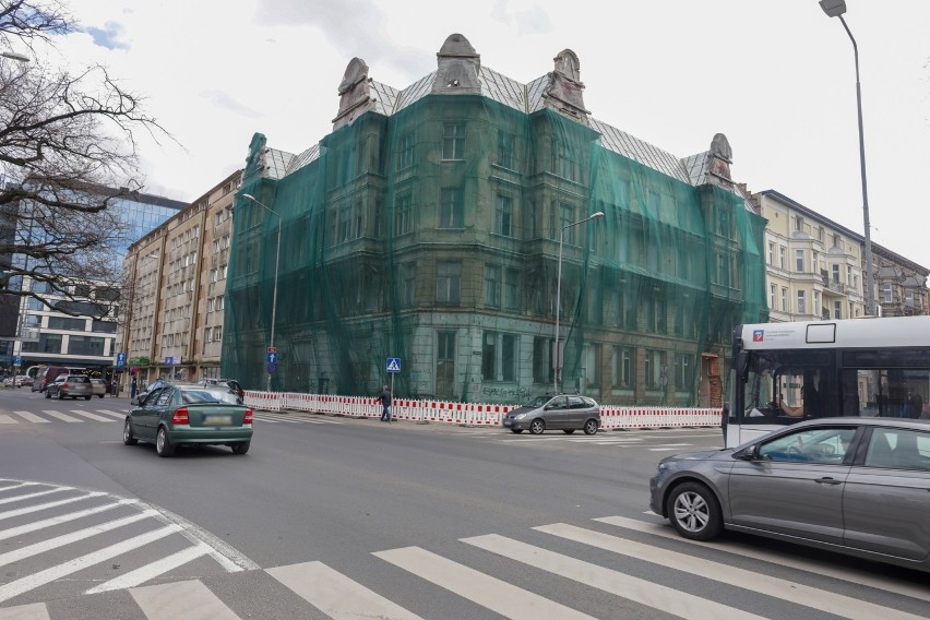 Kamienica po dawnym Hotelu Piast w Szczecinie. Co się z nią dzieje? Szczeciński społecznik zawiadamia prokuraturę