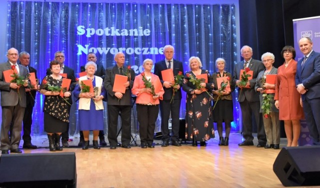 13 osób odebrało w tym roku tytuły "Zasłużonych dla Gminy Oświęcim" nadawane za działalność na rzecz lokalnej społeczności