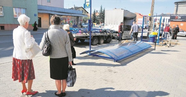 Montaż wiaty rozpoczęto wczoraj rano