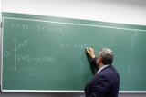 89 wakatów w szkołach w Krośnie. Jakich nauczycieli brakuje? Na jakie wynagrodzenie mogą liczyć? [LISTA]