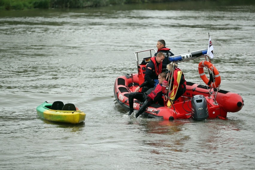 Wielka akcja ratowników wodnych na Odrze we Wrocławiu (ZOBACZ ZDJĘCIA)