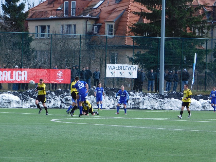 Piłkarze III-ligowego Górnika Wałbrzych zremisowali u siebie 1:1 z Foto-Higieną Błyskawicą Gać