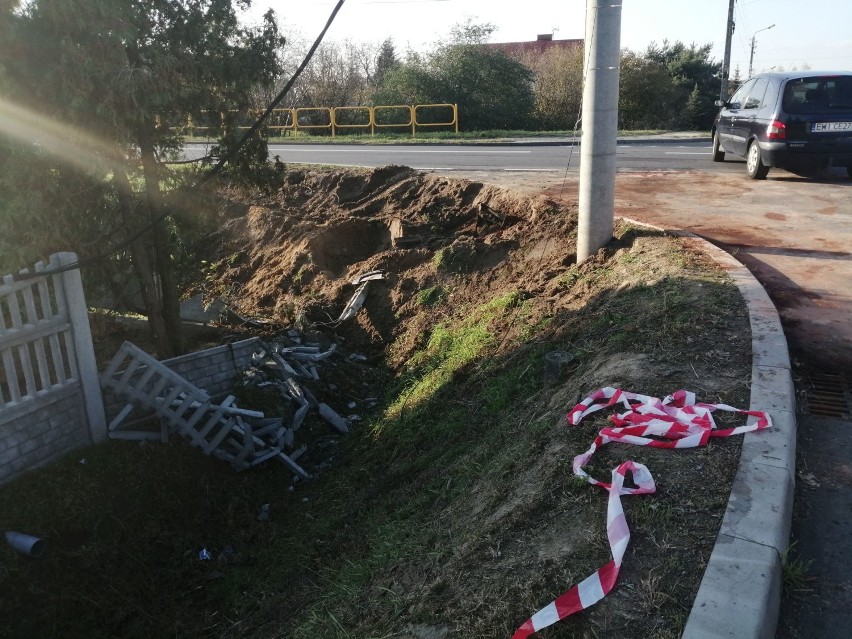 Na ulicy 3 Maja w Wieluniu wywróciła się ciężarówka. Kierowca został ranny [ZDJĘCIA]