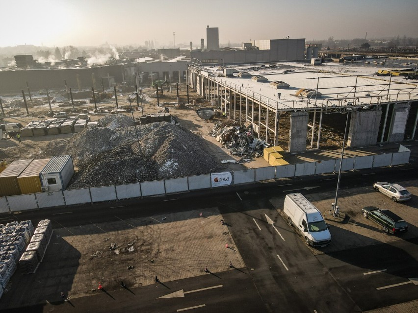 Po dawnym Tesco w Lesznie powstaje nowe centrum handlowe
