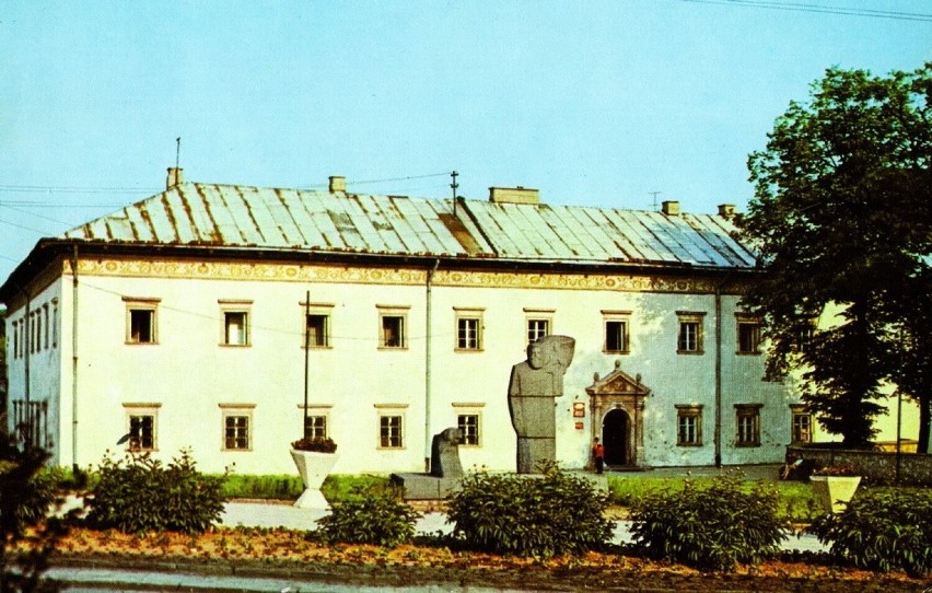 Lata 1973-1975 , Pińczów, dawny klasztor paulinów z...