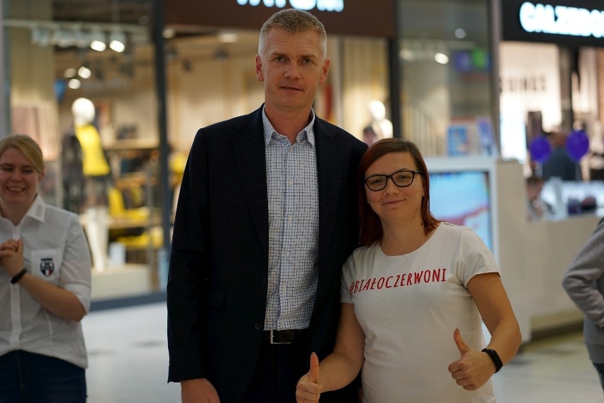 Superpuchar Polski siatkarek w Kaliszu. W Galerii Amber zaprezentowano trofeum. ZDJĘCIA