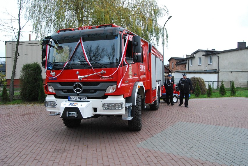 Nowy wóz strażacki w Karwi